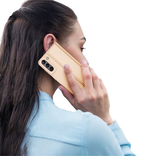 Samsung S21 FE kunstnahast kaaned kaarditaskuga DUX DUCIS Skin Pro kuldne 9